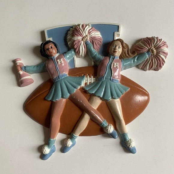 Vintage cheerleader wall decor - Picture 2 of 10